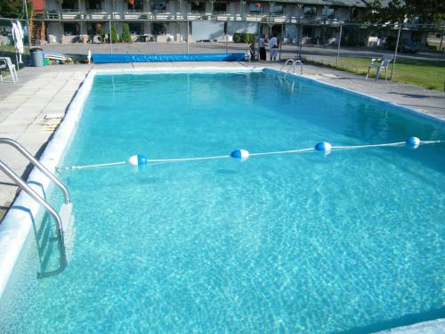 Campbellford Hotel | Motel 6 Campbellford, ON