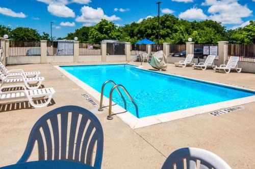 Cleburne Hotel | Motel 6-Cleburne, TX