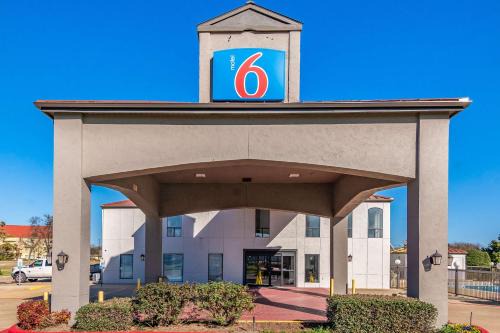 Ennis Hotel | Motel 6-Ennis, TX