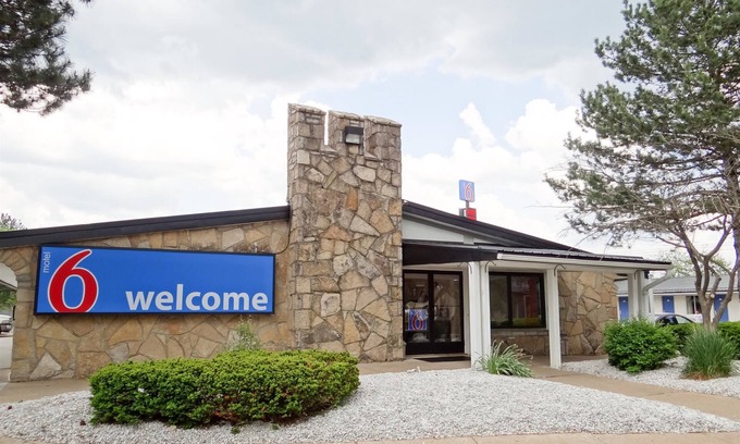Erie Hotel | Motel 6 Erie, PA