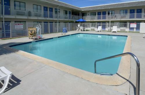 Galveston Hotel | Motel 6-Galveston, TX