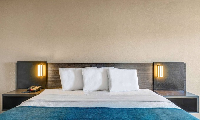 Hillsville Hotel | Motel 6 Hillsville, VA