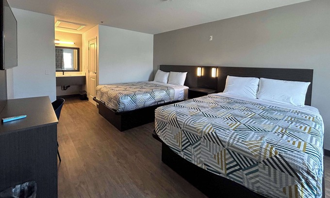 Lake Elsinore Hotel | Motel 6 Lake Elsinore, CA