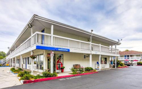 Medford Hotel | Motel 6-Medford, OR - North