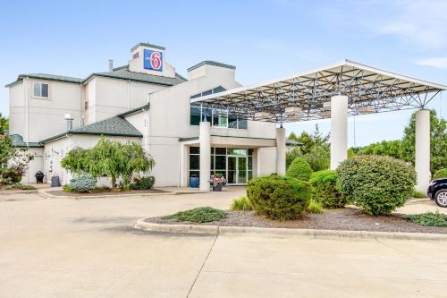 Medina Hotel | Motel 6-Medina, OH - Cleveland