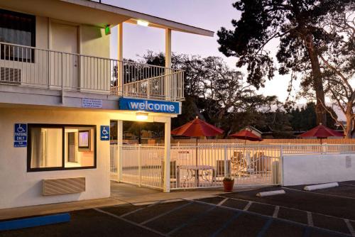 North Fremont Street Hotel | Motel 6-Monterey, CA