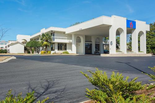 Newnan Hotel | Motel 6-Newnan, GA