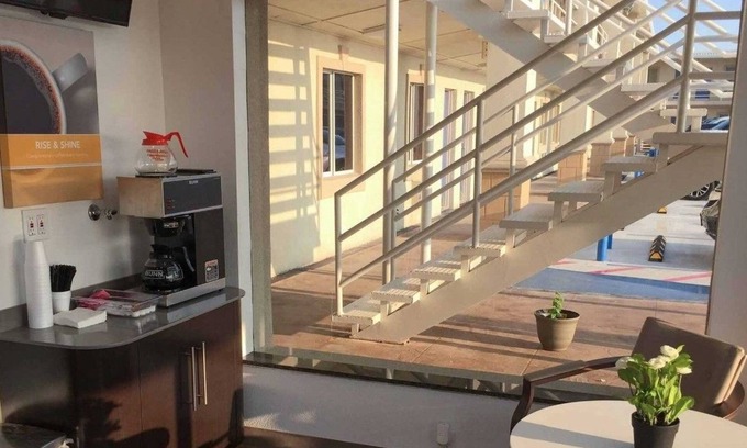 Odessa Hotel | Motel 6 Odessa, TX - 2nd Street
