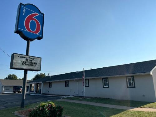 Ponca City Hotel | Motel 6 Ponca City, OK