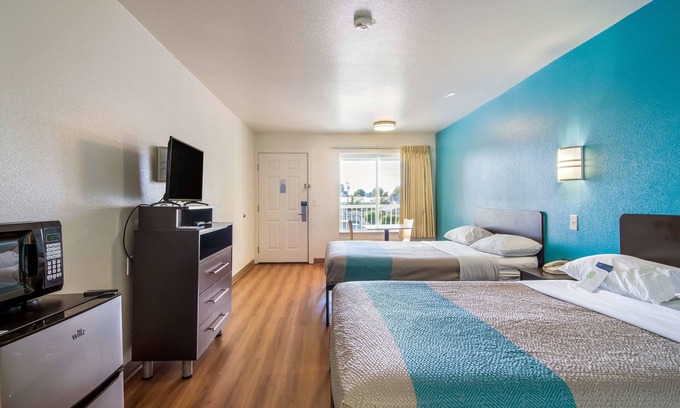 Montavilla Hotel | Motel 6 Portland, OR Mall 205