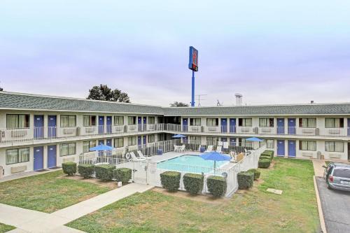 San Marcos Hotel | Motel 6-San Marcos, TX