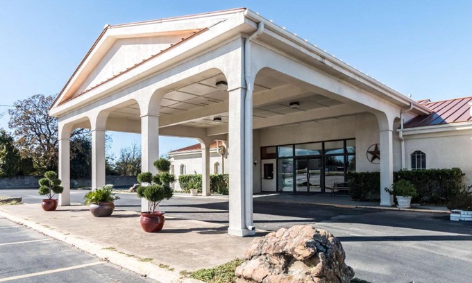Stephenville Hotel | Motel 6-Stephenville, TX