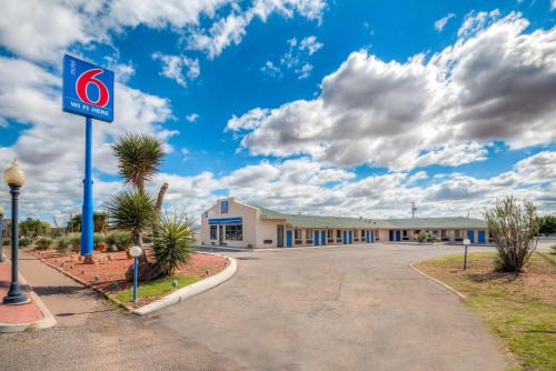 Van Horn Hotel | Motel 6-Van Horn, TX