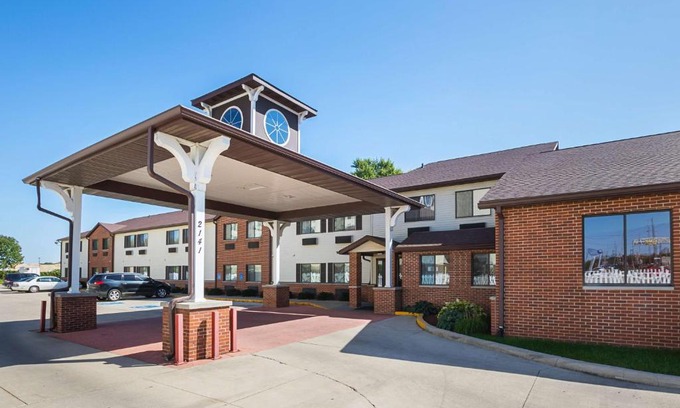 Waterloo Hotel | Motel 6-Waterloo, IA - Crossroads Mall - Cedar Falls