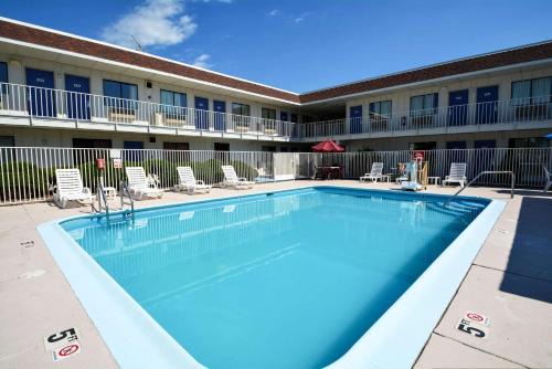 Windsor Locks Hotel | Motel 6-Windsor Locks, CT - Hartford