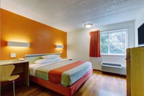 York Hotel | Motel 6-York, PA - North
