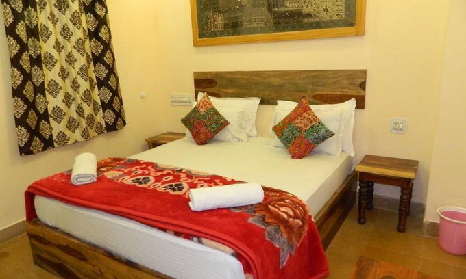 Amar Sagar Pol House | Motel ∙ 8 guests