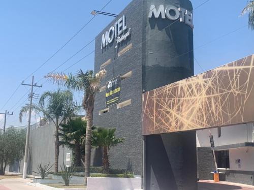 San Juan del Rio Hotel | Motel Pedregal Suites