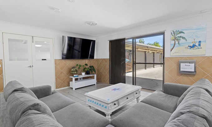Caloundra Hotel | Motel Sunshine Coast