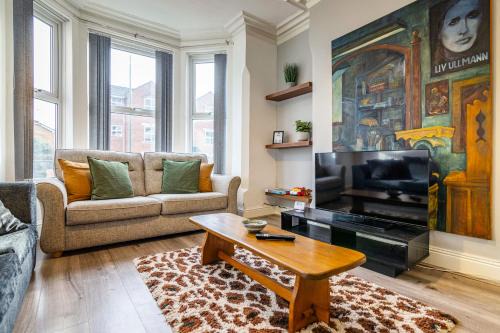Sneinton House | Motorpoint Arena House - Sleeps 10