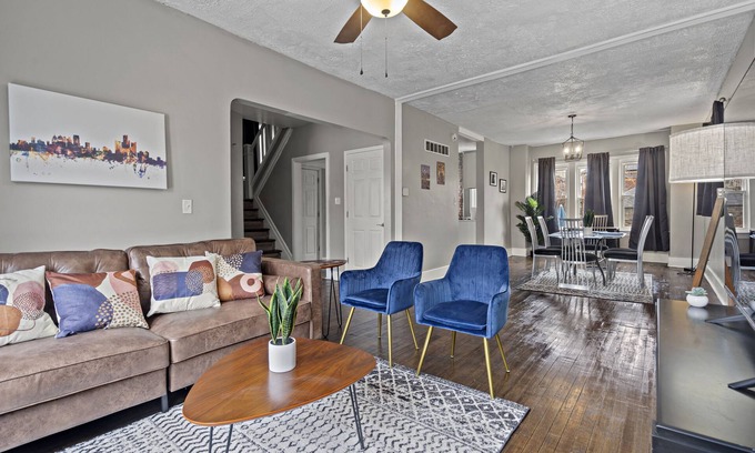 New Center Detroit House | Motown Hangout Near Motown Museum, Henry Ford Hospital, Fisher Theater