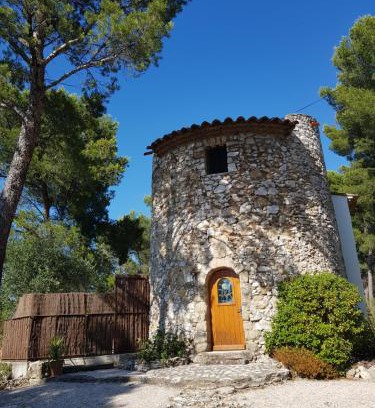 Bouc-Bel-Air Bed & Breakfast | Moulin Rouge Provençal Suite Premium avec jacuzzi extérieur