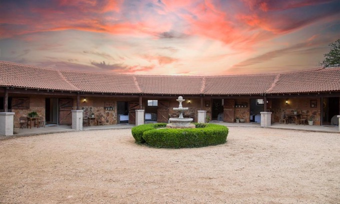 Lydenburg House | Mount High Luxury Stables
