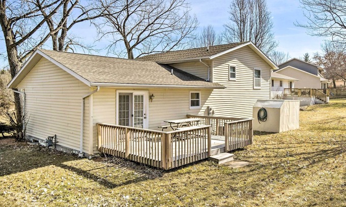 Mount Pleasant House | Mount Pleasant Home - 2 Mi to Charming Downtown!
