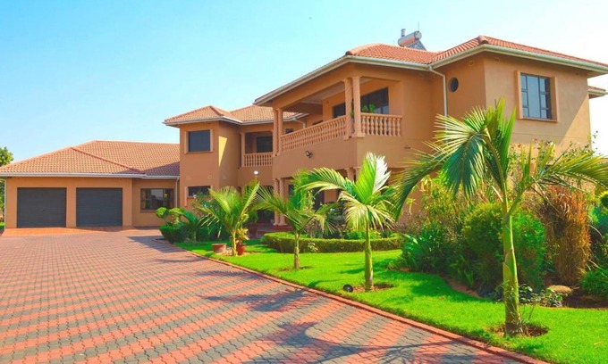 Mazowe Villa | Mount Pleasant - Luxurious 4-Bed Villa