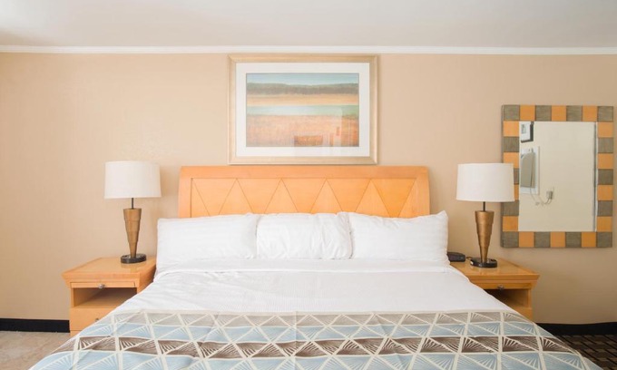 Adams Hotel | Mount Royal Inn