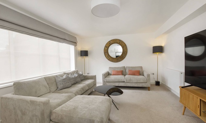 Acomb Apartment | Mount Vale 4 Bedroom House