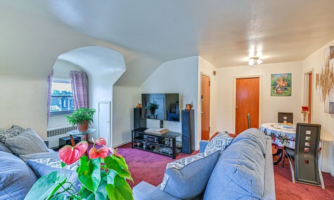 South Side Apartment | Mount Vernon Getaway - 4 Mi to the Bronx Zoo!
