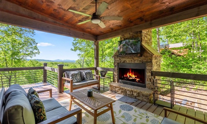 Mineral Bluff Cabin | Mountain Breeze, an exquisite home with stunning mountain views is conveniently