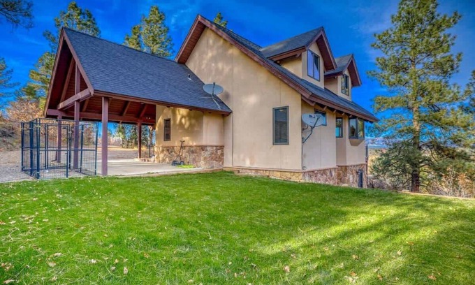 Pagosa Springs Cabin | Mountain Cabin w/Hot Tub + Remote Work Setup