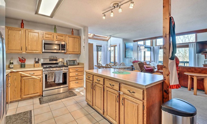 Tannersville House | Mountain Escape: Scenic Townhouse on Camelback Mtn