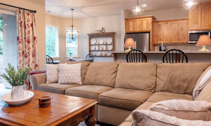 Paradise House | Mountain Family Getaway