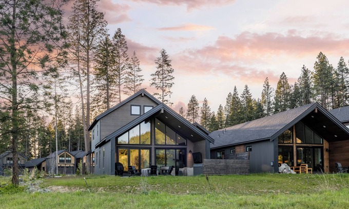 Roslyn Cabin | Mountain Haven in Suncadia: Nature Views, Hot Tub, Fire-Pit