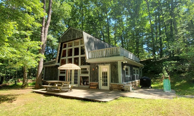 Luray Cabin | Mountain Hideaway | 0 Bed, 2 Bath