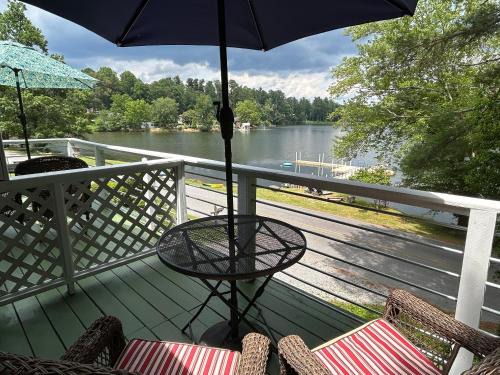 Valley Hill Apartment | Mountain Lake Cottages
