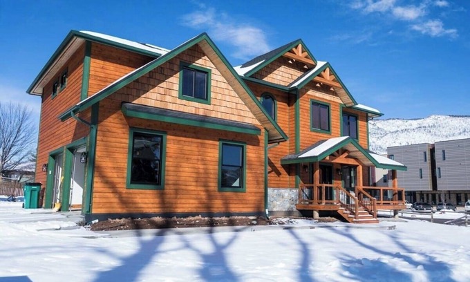 Basalt House | Mountain Lodge Oasis w Hot Tub-Willits Town Center
