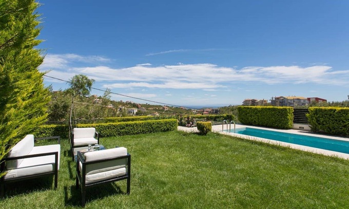 Rafina-Pikermi House | Mountain maissonette in Athens with breathtaking views.
