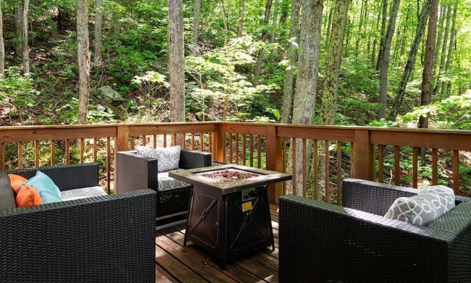 Candler House | Mountain Melody: Aville Mtn Home + Views + Hot Tub