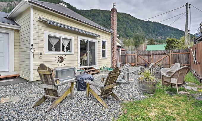 Index House | 'Mountain Memories:' Cozy Small Town Escape