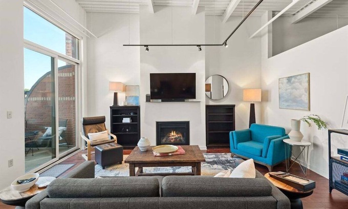 Basalt Condo | Mountain Modern | Deck, Gym, Fireplace, A/C