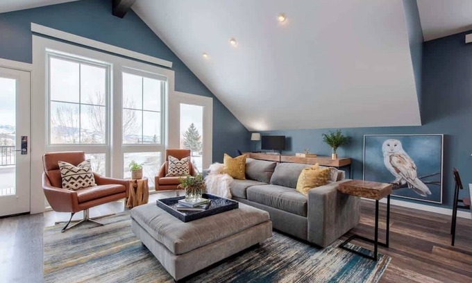 Victor House | Mountain Modern - In-town with rooftop terrace!