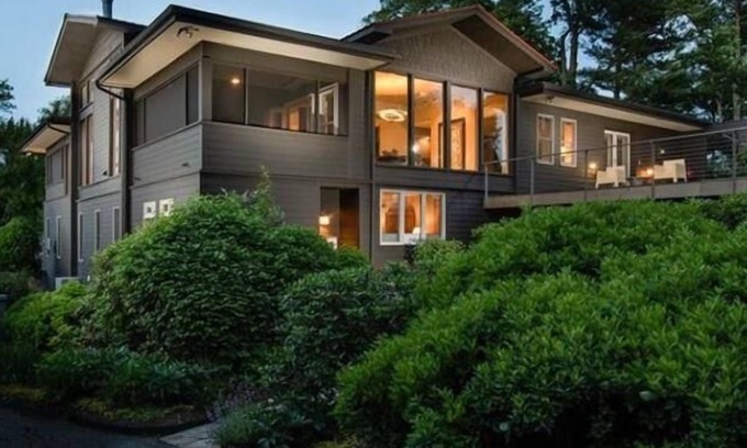 Asheville House | Mountain Modern; stunning luxury close to downtown Asheville! Pool, hot tub, views & more!