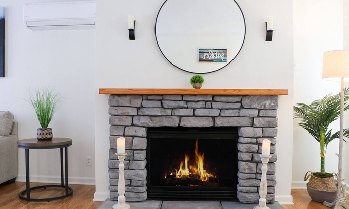 Oak Hill House | Mountain retreat/Hot Tub/Ski/Hike/Water Park/WIFI/Fire Pit