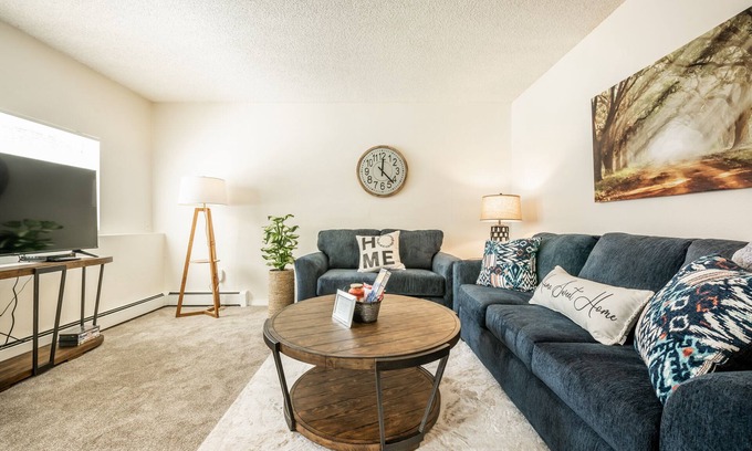 Rockrimmon Condo | ❤Mountain Springs Condo! 5 guests, Kitchen 2 BR❤