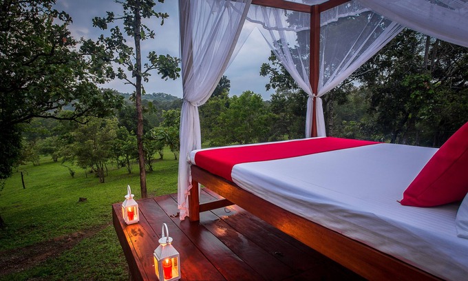Balangoda Ski Chalet | Mountain Top Glamping Star Beds & Bush Bathtubs