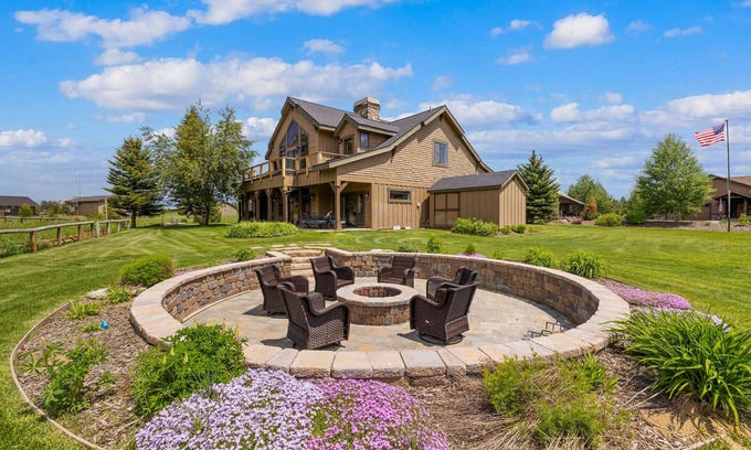 Tamarack Resort House | Mountain Tyme - AC - Hot tub - Garage - Firepit - 3 Fireplaces - Chef's kitchen